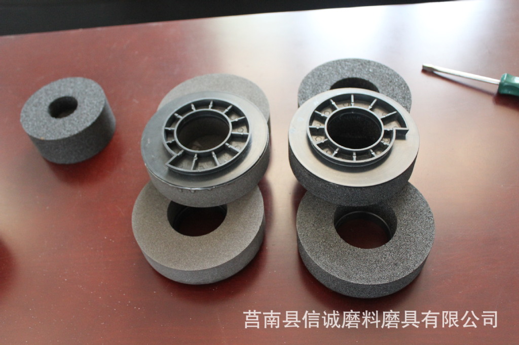 大型花崗巖對(duì)輥制砂機(jī)