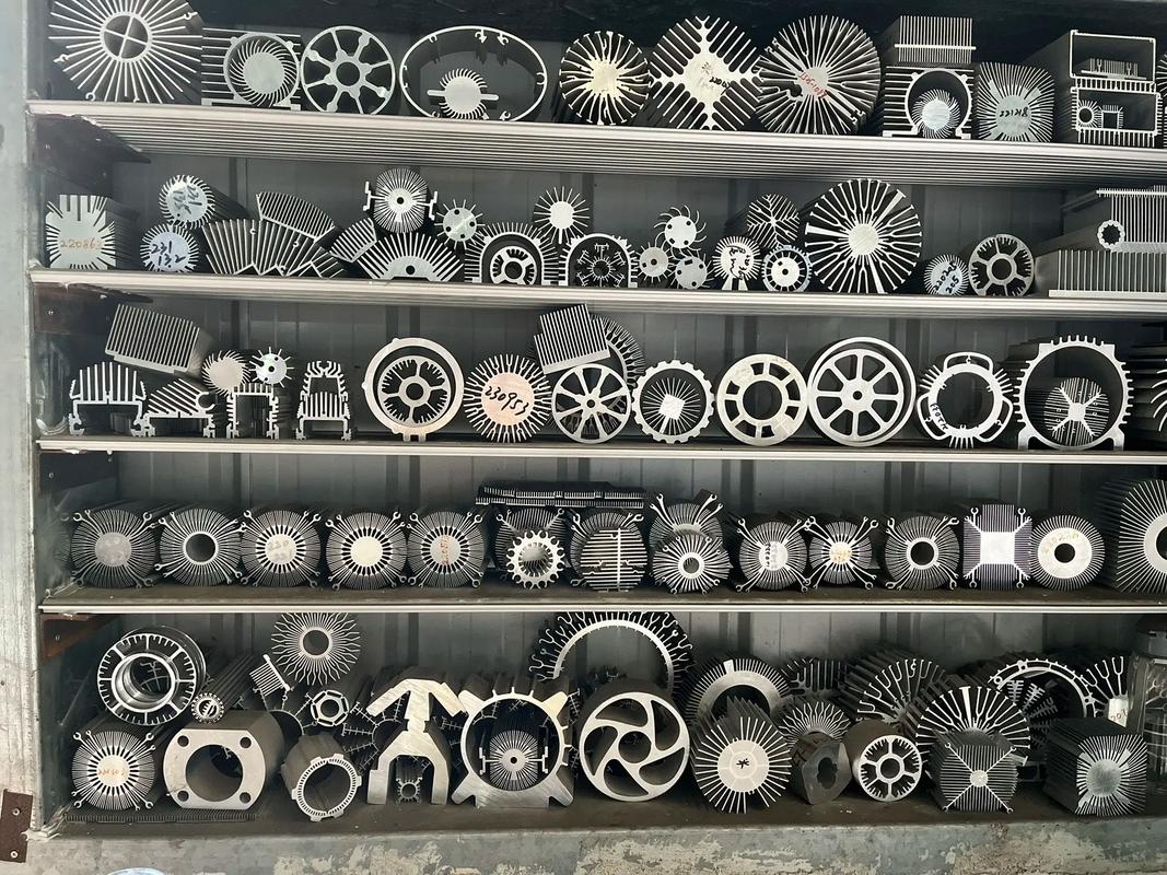 佛山泓嘉鋁業(yè).#鋁型材廠家 #生產(chǎn)車間現(xiàn)場(chǎng) #出貨實(shí)拍 專業(yè)